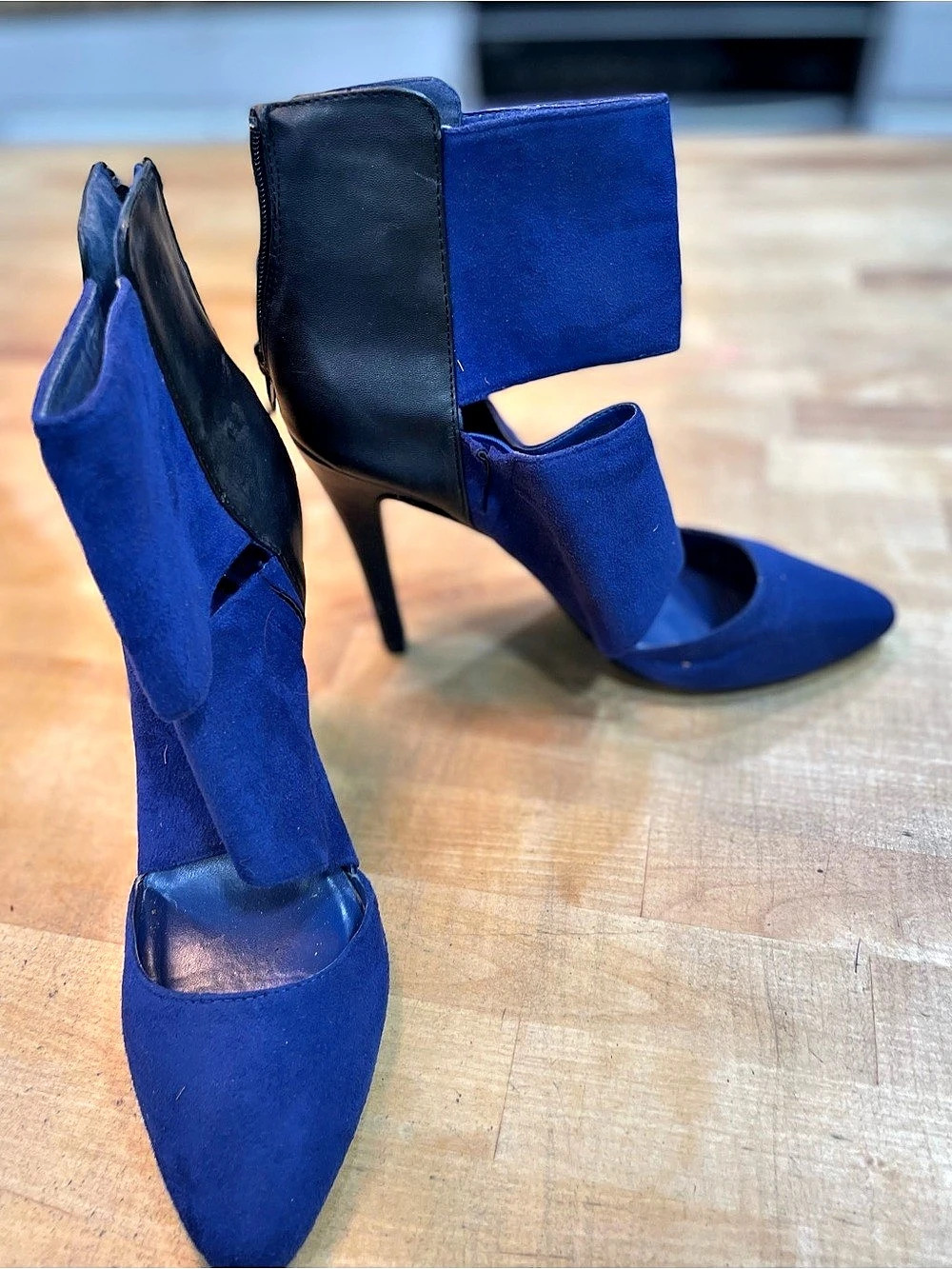 Blue Pointed-Toe Heels